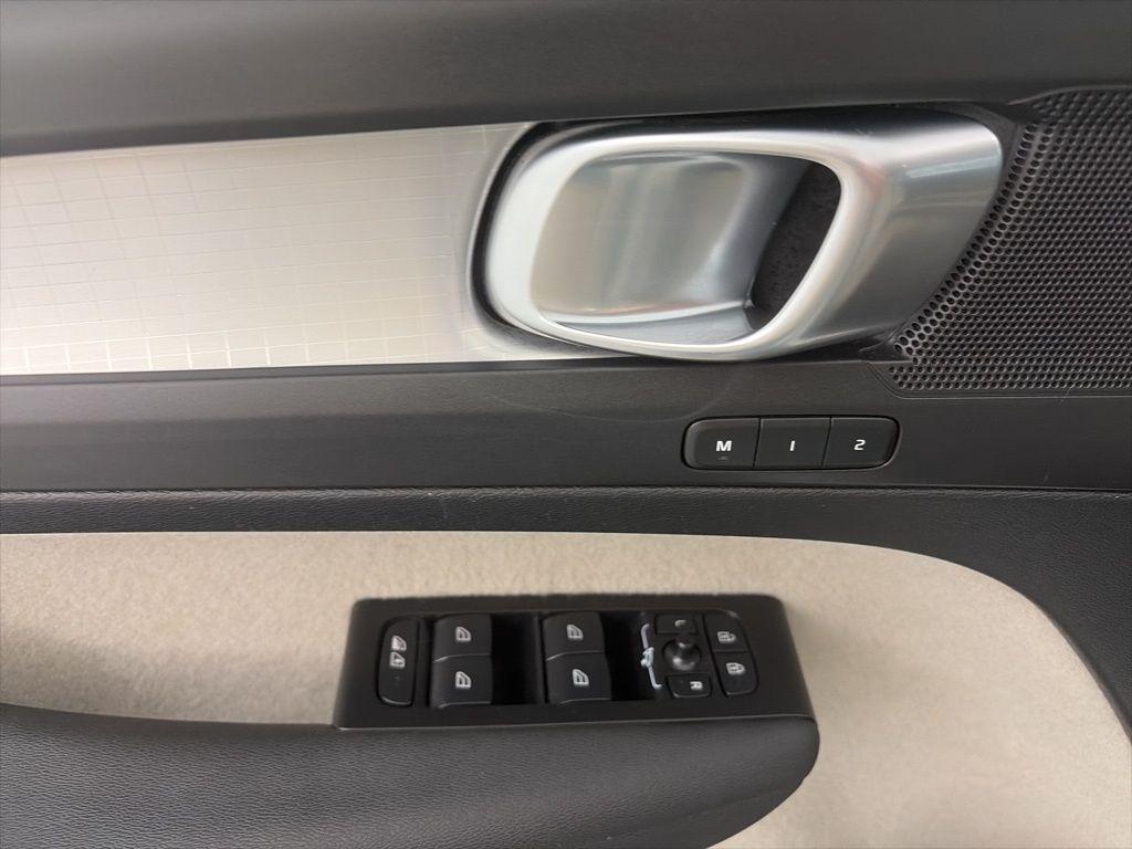 used 2021 Volvo XC40 car, priced at $24,861