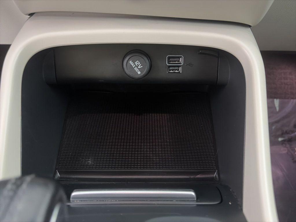 used 2021 Volvo XC40 car, priced at $24,861