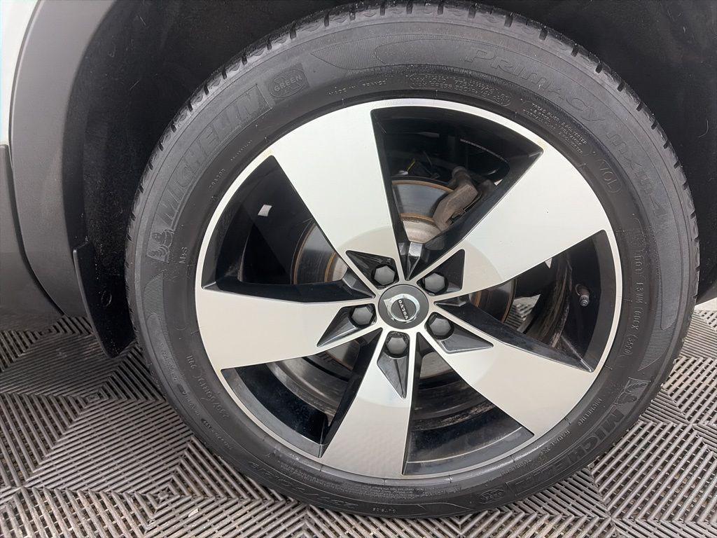 used 2021 Volvo XC40 car, priced at $24,861