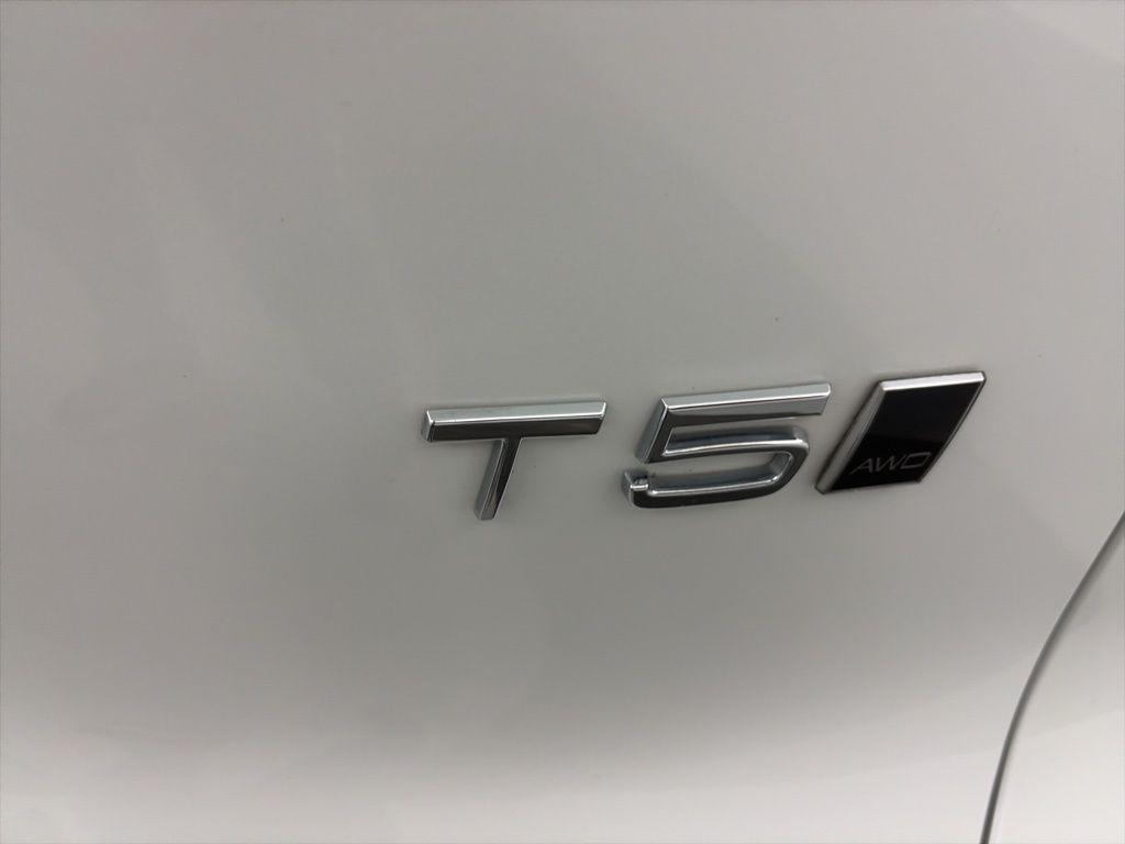 used 2021 Volvo XC40 car, priced at $24,861