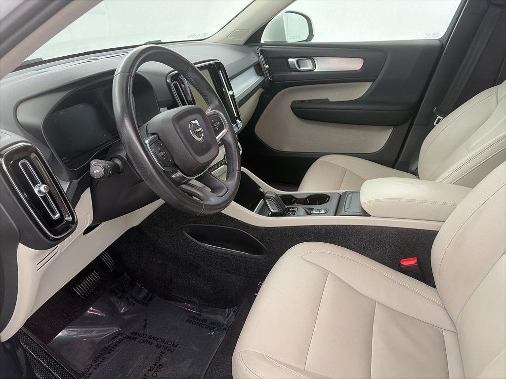 used 2021 Volvo XC40 car, priced at $24,861