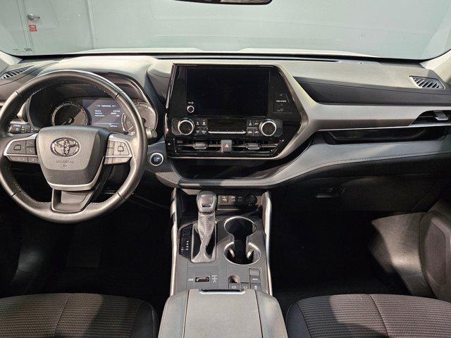 used 2025 Toyota Highlander car, priced at $39,754