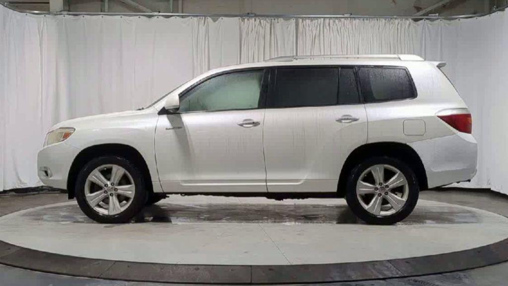 used 2010 Toyota Highlander car, priced at $11,650