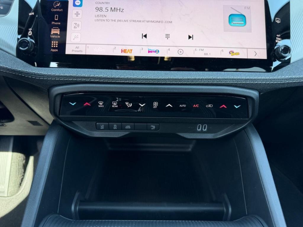 new 2026 Jeep Cherokee car, priced at $38,699