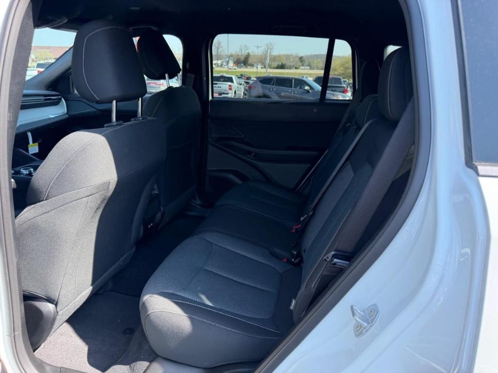 new 2026 Jeep Cherokee car, priced at $38,699