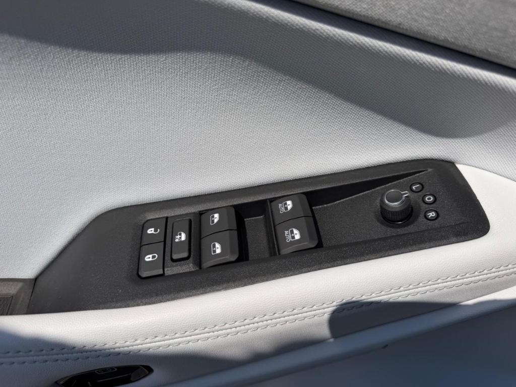 new 2026 Jeep Cherokee car, priced at $38,699