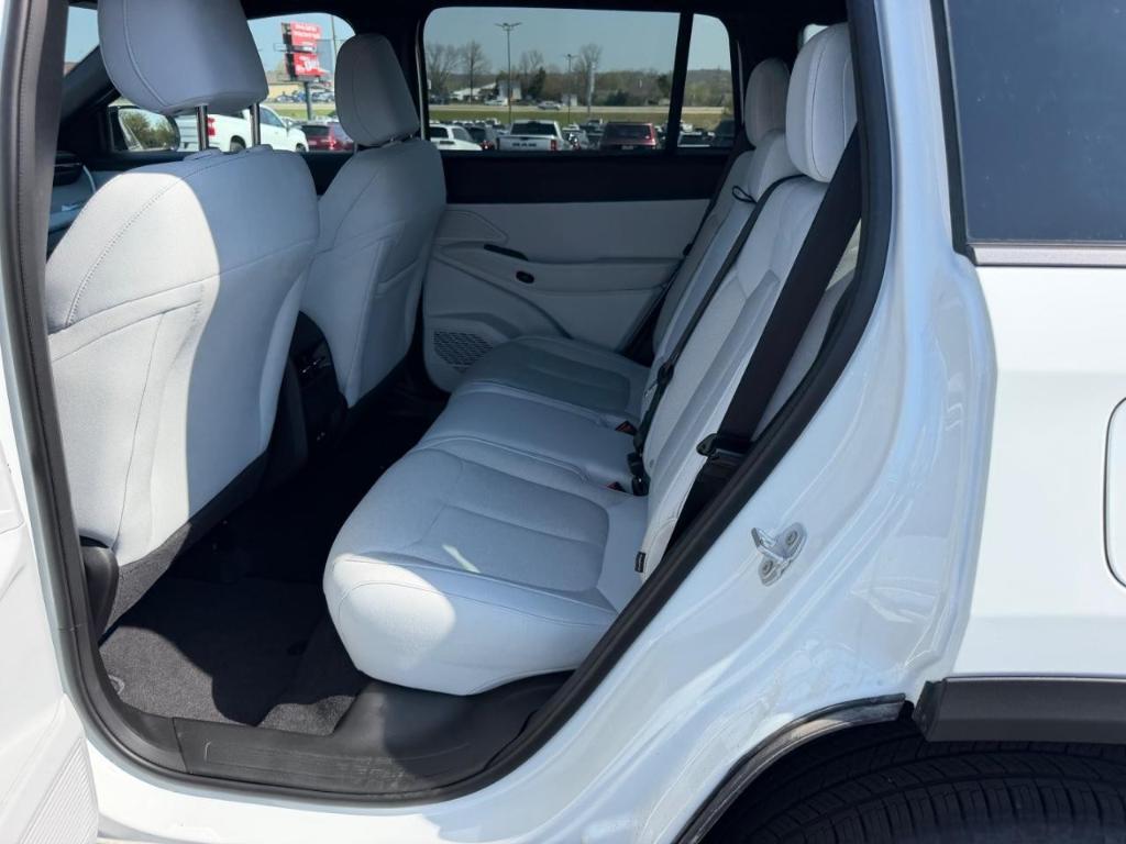 new 2026 Jeep Cherokee car, priced at $38,699