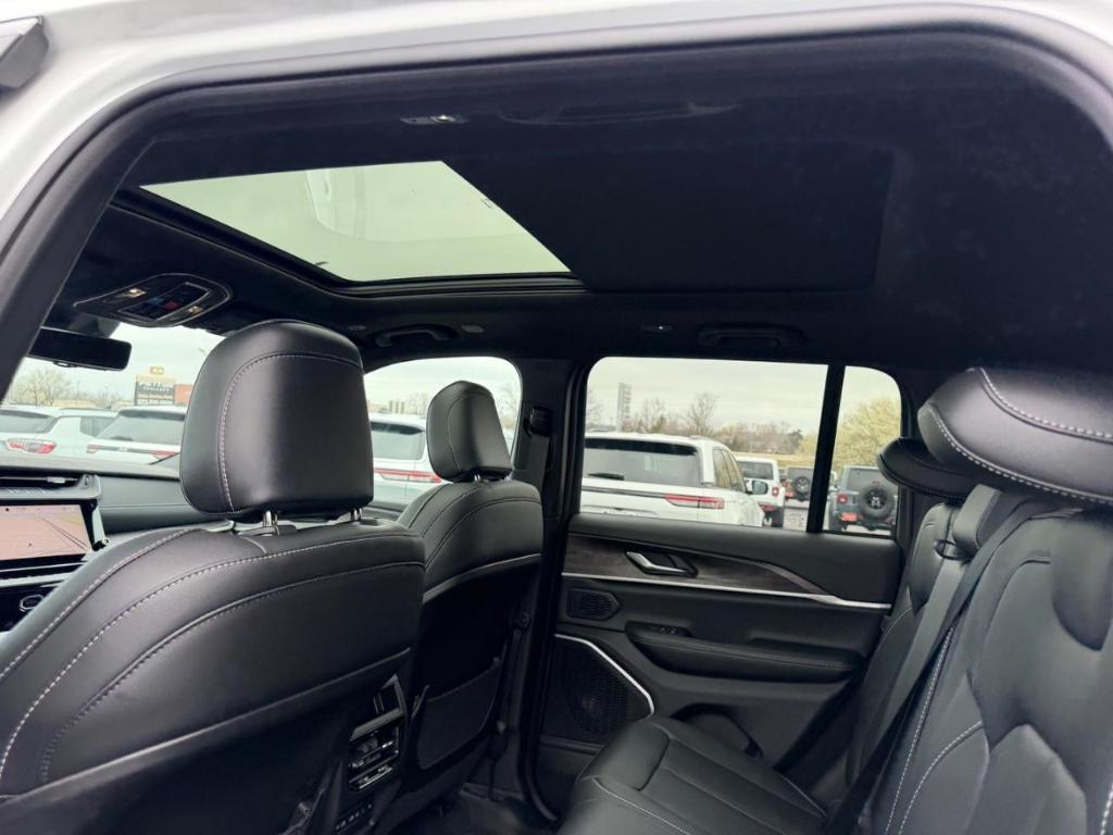 new 2026 Jeep Grand Cherokee car, priced at $49,405