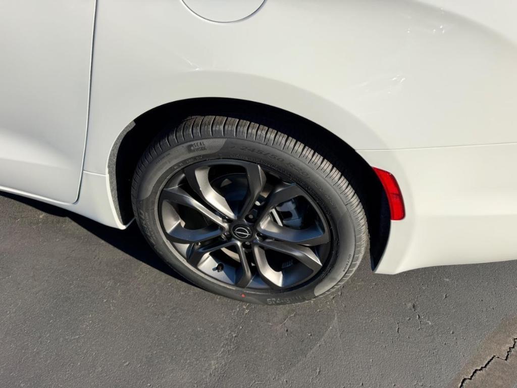 new 2026 Chrysler Pacifica car, priced at $43,565