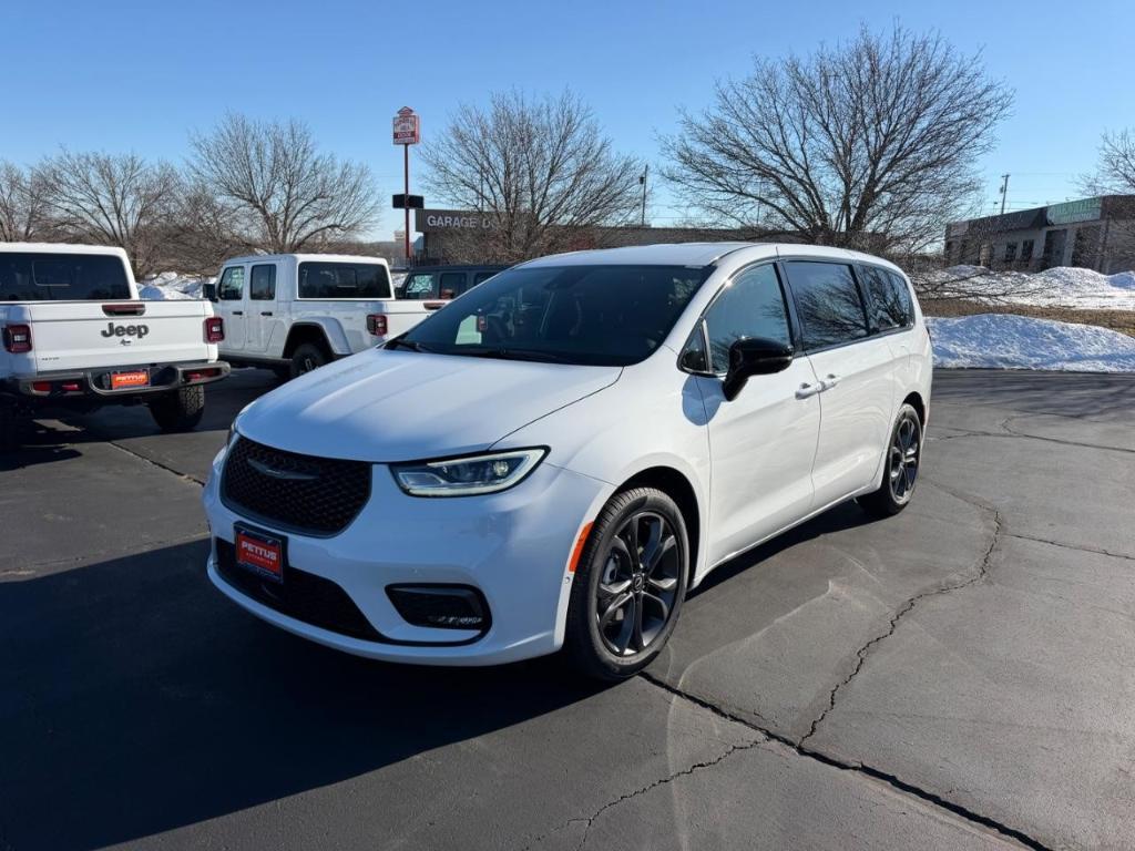 new 2026 Chrysler Pacifica car, priced at $43,565