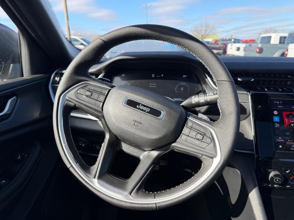 new 2025 Jeep Grand Cherokee car, priced at $39,920