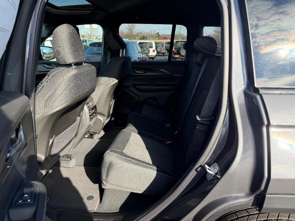 new 2025 Jeep Grand Cherokee car, priced at $39,920