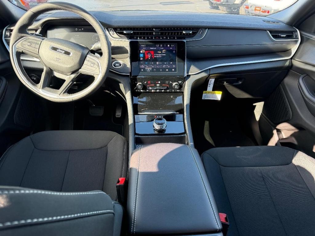 new 2025 Jeep Grand Cherokee car, priced at $39,920