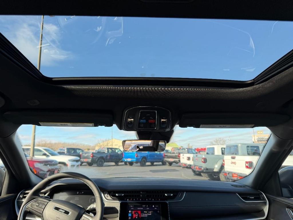 new 2025 Jeep Grand Cherokee car, priced at $39,920