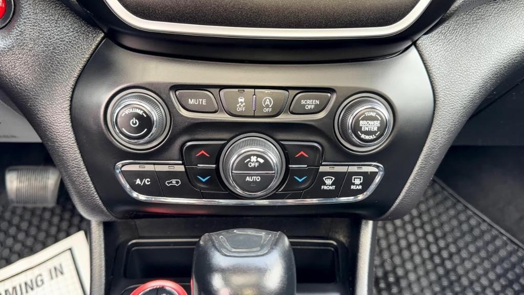 used 2020 Jeep Cherokee car, priced at $19,995