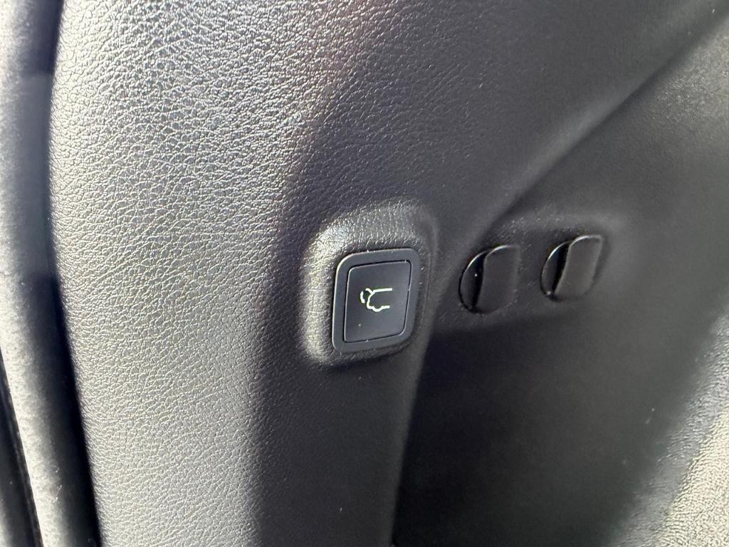 used 2020 Jeep Cherokee car, priced at $19,995