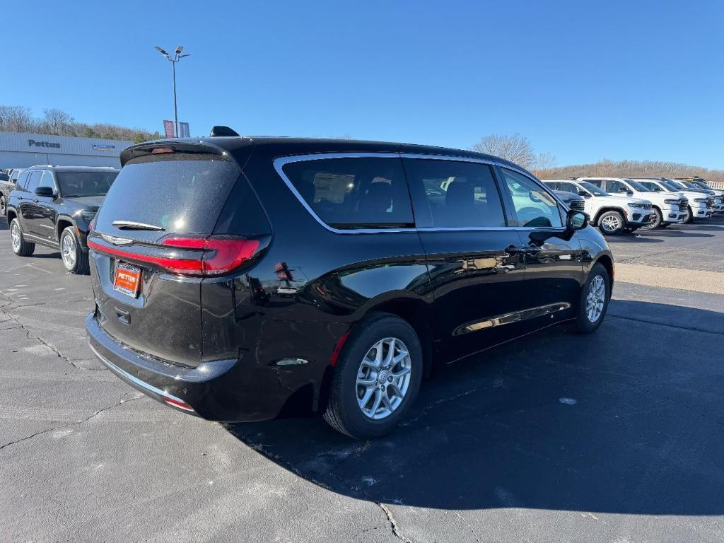 new 2026 Chrysler Pacifica car, priced at $39,563