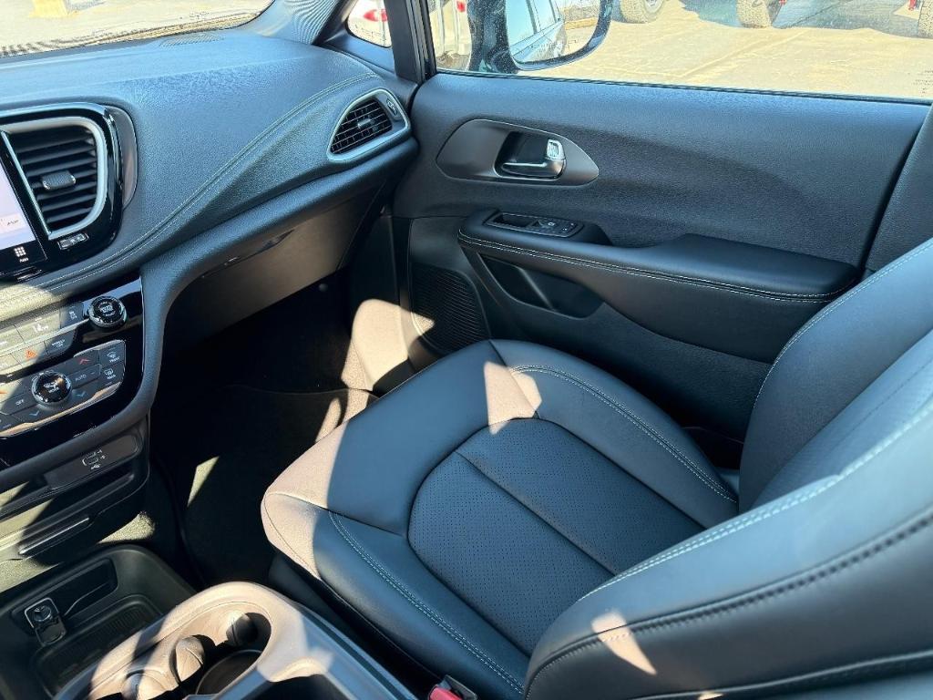 new 2026 Chrysler Pacifica car, priced at $39,563