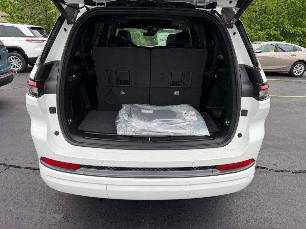 new 2026 Jeep Grand Cherokee L car, priced at $52,916