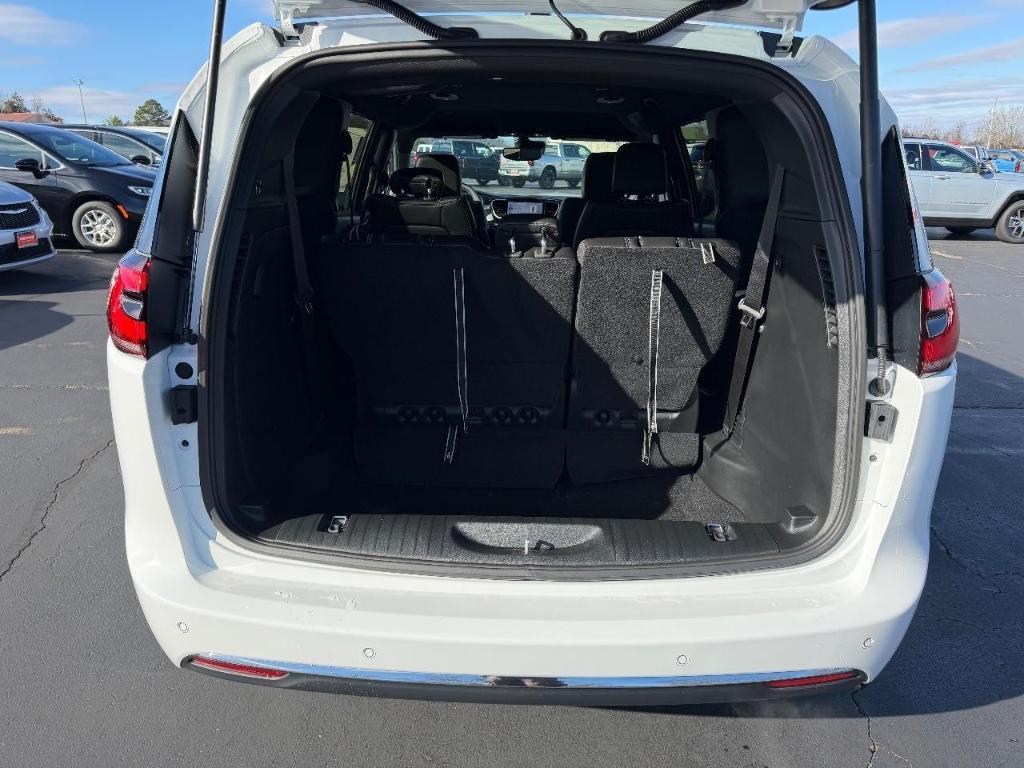 new 2026 Chrysler Pacifica car, priced at $39,095