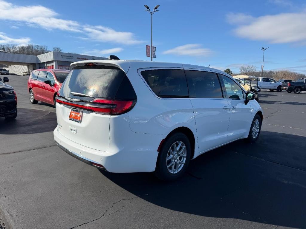 new 2026 Chrysler Pacifica car, priced at $39,095