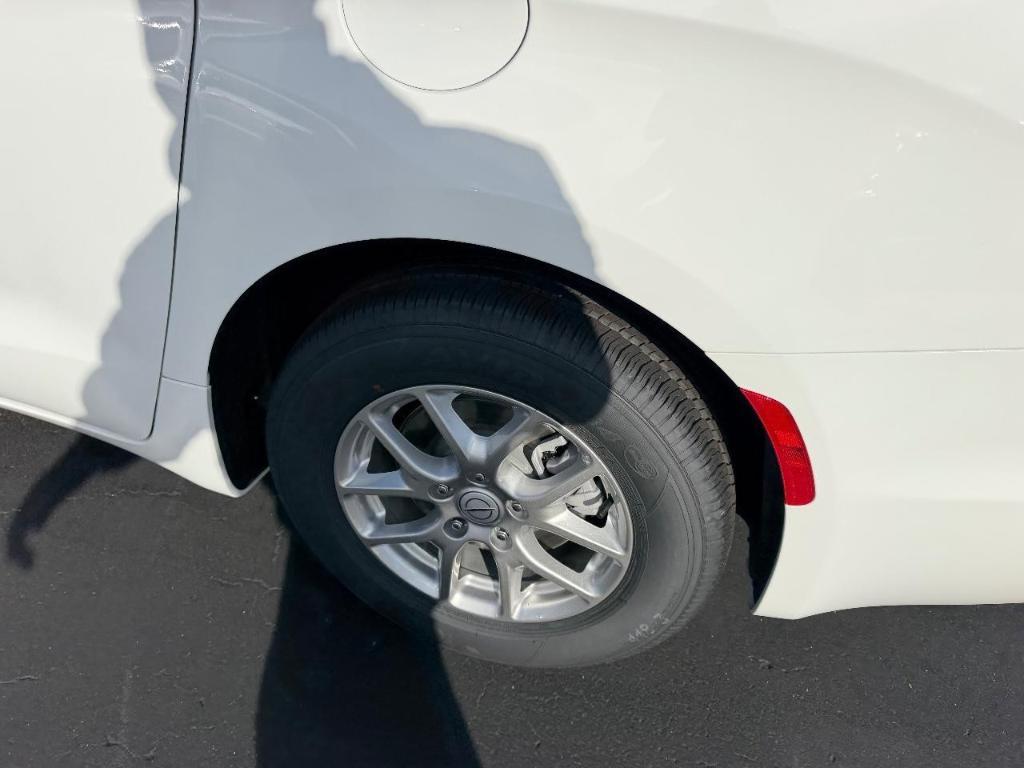 new 2026 Chrysler Pacifica car, priced at $39,095