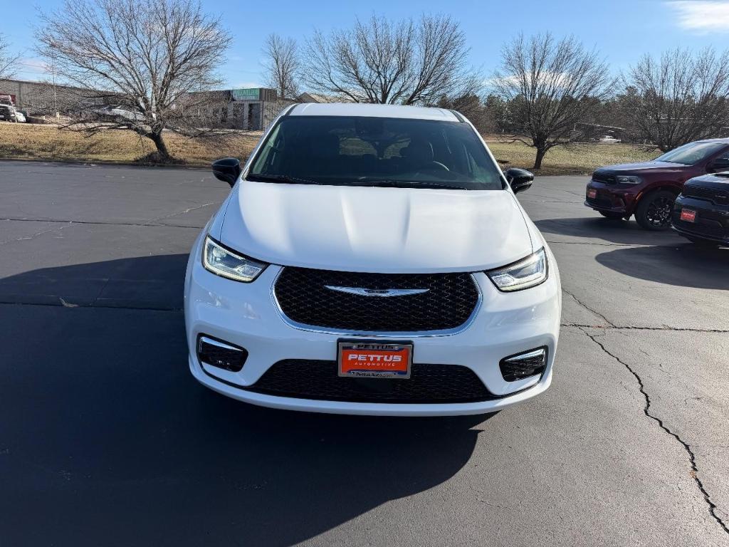 new 2026 Chrysler Pacifica car, priced at $39,095