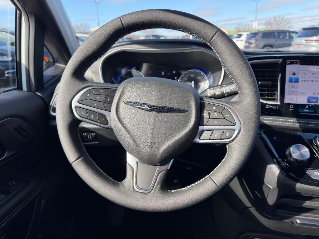 new 2026 Chrysler Pacifica car, priced at $39,095