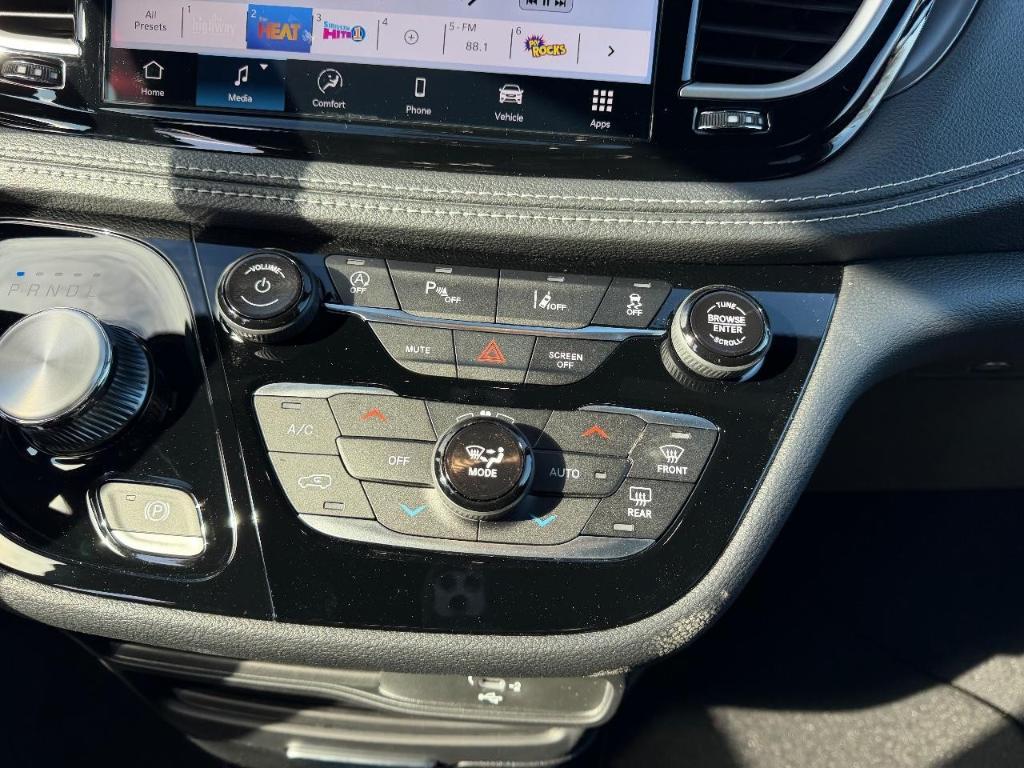 new 2026 Chrysler Pacifica car, priced at $39,095