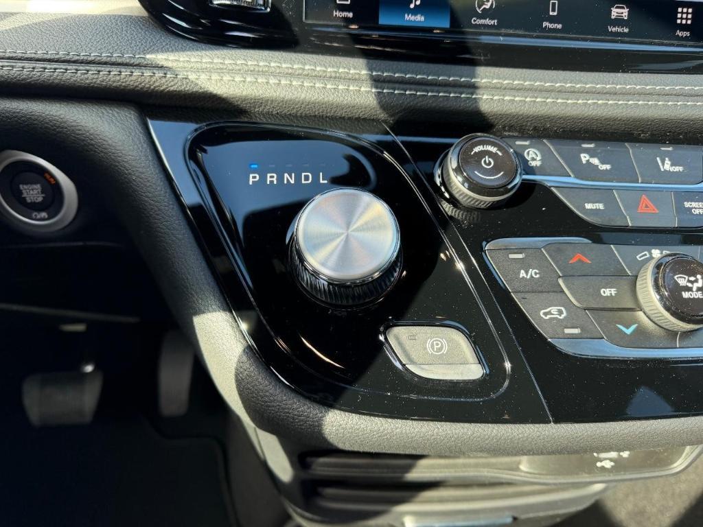 new 2026 Chrysler Pacifica car, priced at $39,095