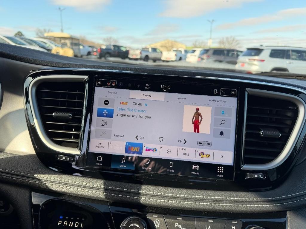 new 2026 Chrysler Pacifica car, priced at $39,095