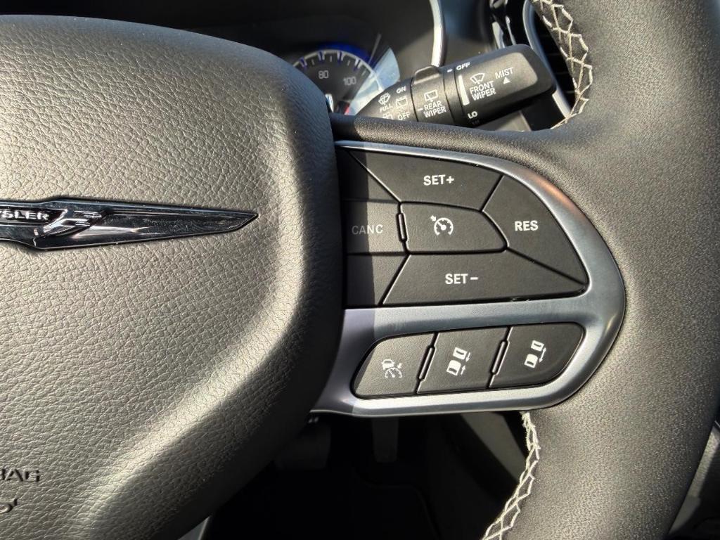 new 2026 Chrysler Pacifica car, priced at $39,095