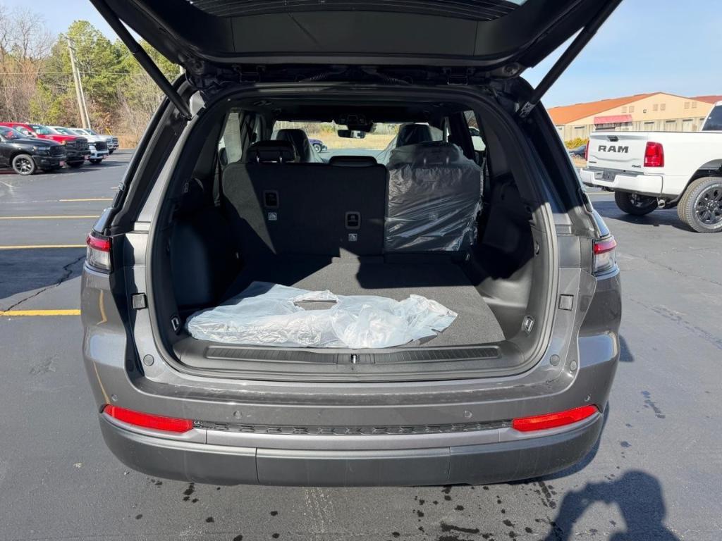 new 2026 Jeep Grand Cherokee car, priced at $48,020