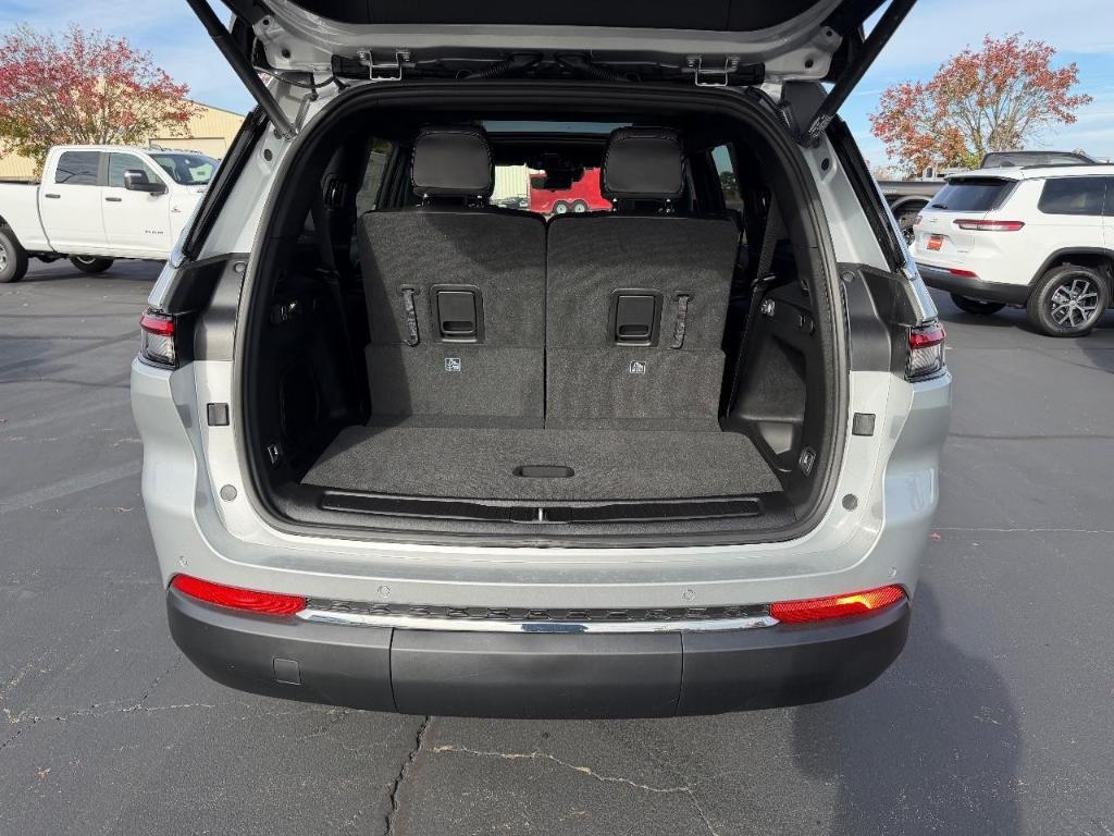 new 2025 Jeep Grand Cherokee L car, priced at $46,495
