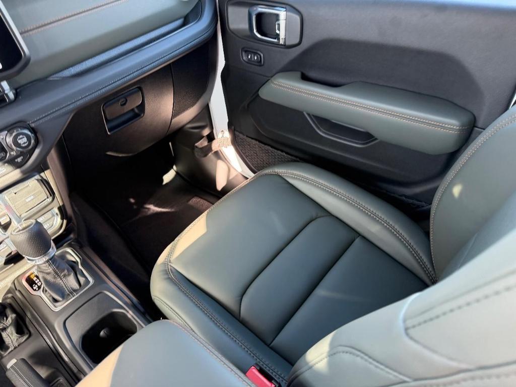 new 2026 Jeep Gladiator car, priced at $56,595