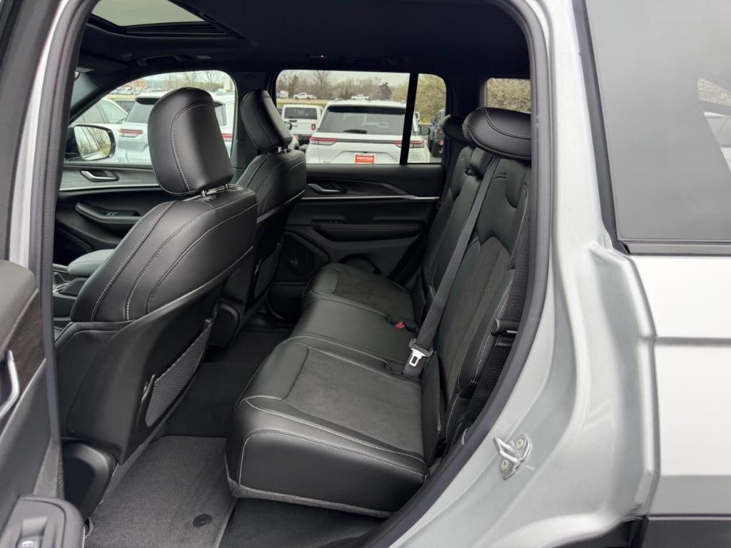 new 2026 Jeep Grand Cherokee car, priced at $48,020