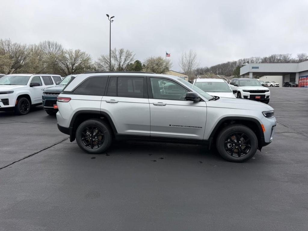 new 2026 Jeep Grand Cherokee car, priced at $48,020