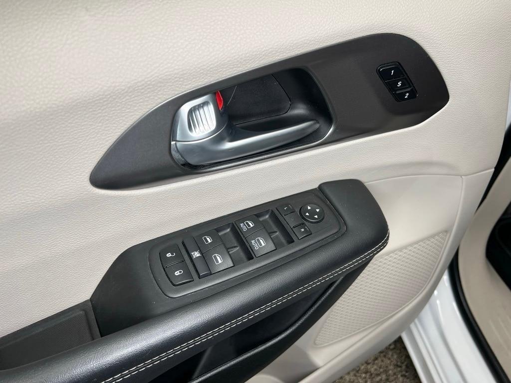 used 2024 Chrysler Pacifica car, priced at $29,900