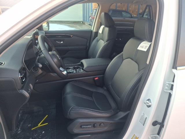 new 2025 Honda Pilot car, priced at $44,695