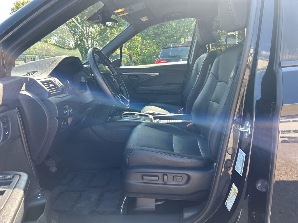 used 2022 Honda Passport car, priced at $25,980