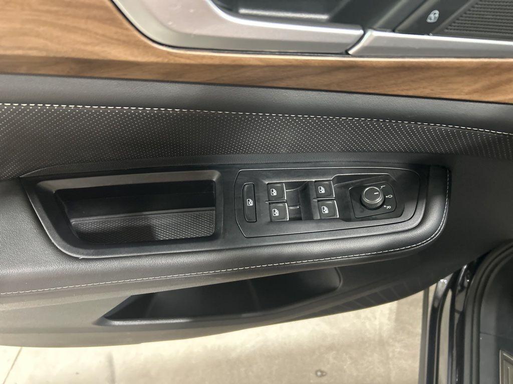 used 2025 Volkswagen Atlas car, priced at $31,213