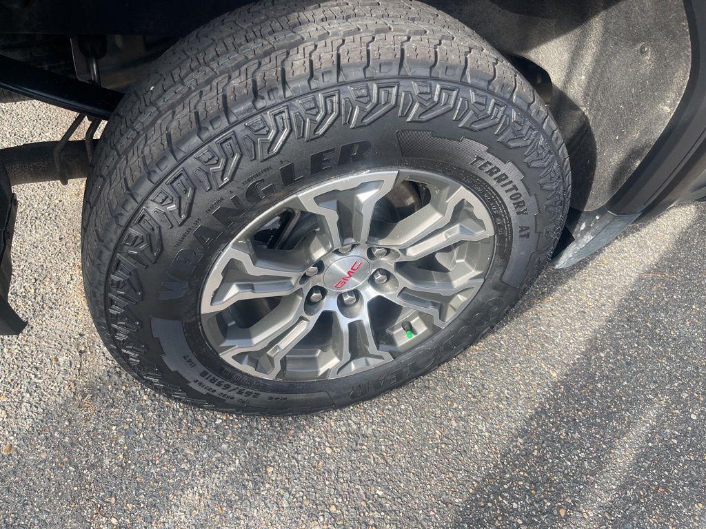 used 2025 GMC Sierra 1500 car, priced at $39,638