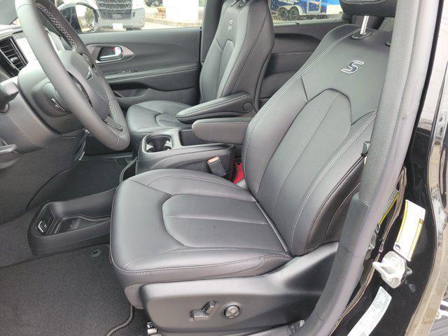 new 2026 Chrysler Pacifica car, priced at $35,723