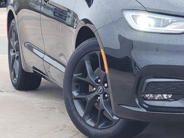 new 2026 Chrysler Pacifica car, priced at $35,723
