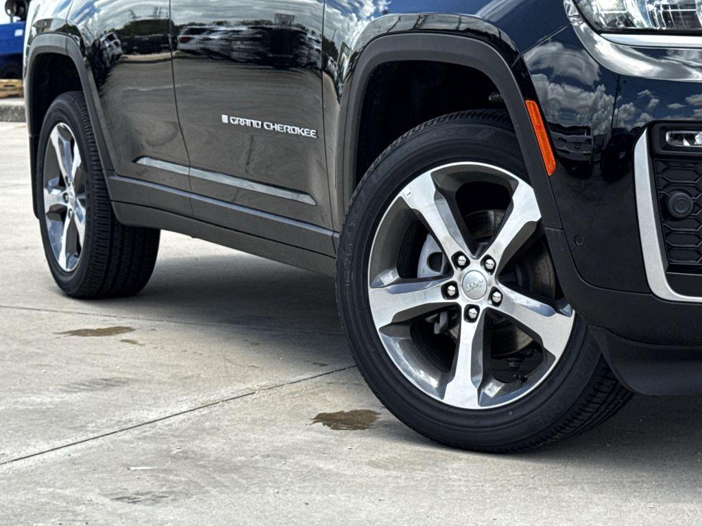 new 2026 Jeep Grand Cherokee car, priced at $41,965