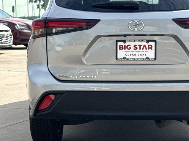 used 2024 Toyota Highlander car, priced at $30,199