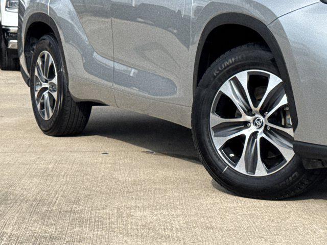 used 2024 Toyota Highlander car, priced at $30,199