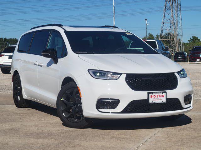 new 2026 Chrysler Pacifica car, priced at $42,962