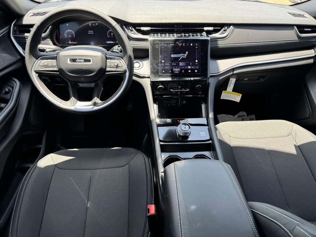 new 2026 Jeep Grand Cherokee car, priced at $33,499