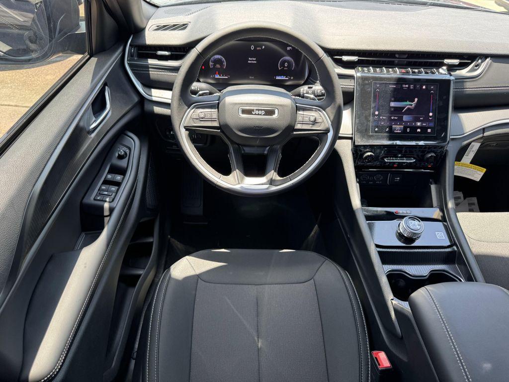 new 2026 Jeep Grand Cherokee car, priced at $33,499